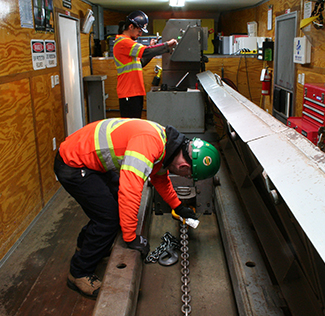 Proof testing, inspection and recertification of chain slings at the customer’s site.