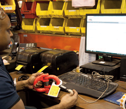 Scanning of a lifting chain tag with an embedded RFID chip brings up all product- and safety information, as well as the past inspection history. If no chip is installed (RFID chips for 7/32” to 1/2” slings are optional) you enter one of any of 3 search criteria like sling ID number, your’s or our’s serial number, last inspection ID number, product type, etc